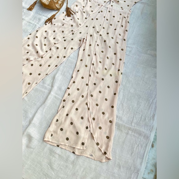 SOLD ❌ ASOS DESIGN tie back beach jumpsuit with wrap legs in metallic spot print - Picture 10 of 10